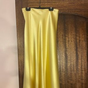 Silky long yellow skirt